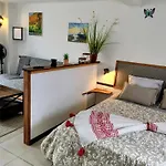 Nocleg ze śniadaniem Le Clos Des Passiflores - Et Table D'hotes Pons