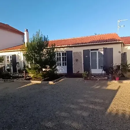 فندق مبيت وإفطار Le Clos Des Passiflores - Et Table D'hotes