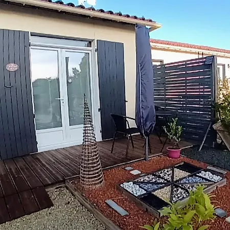 Le Clos Des Passiflores - Et Table D'hotes לינה וארוחת בוקר פונס