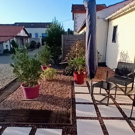 Le Clos Des Passiflores Bed & Breakfast Pons