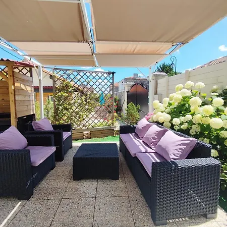 Le Clos Des Passiflores Bed & Breakfast Pons