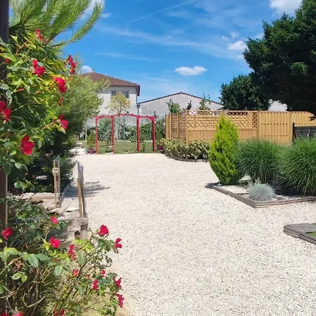 Bed & Breakfast Le Clos Des Passiflores Pons