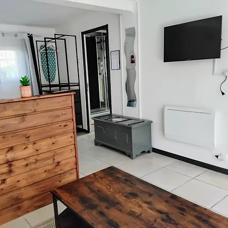 לינה וארוחת בוקר Le Clos Des Passiflores - Et Table D'hotes