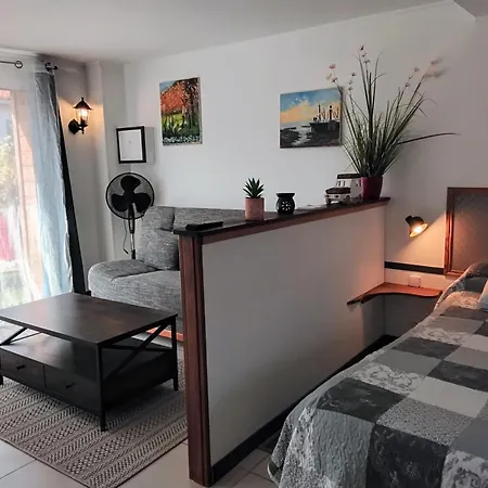 Le Clos Des Passiflores - Et Table D'hotes 3* פונס