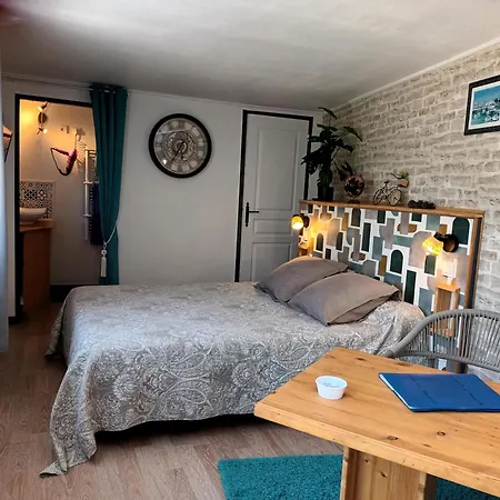 Le Clos Des Passiflores - Et Table D'hotes לינה וארוחת בוקר 3*