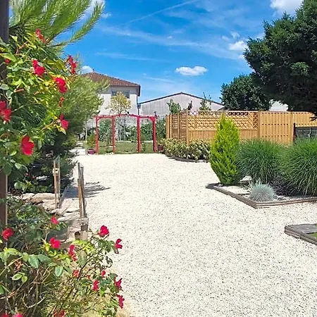 Le Clos Des Passiflores 蓬