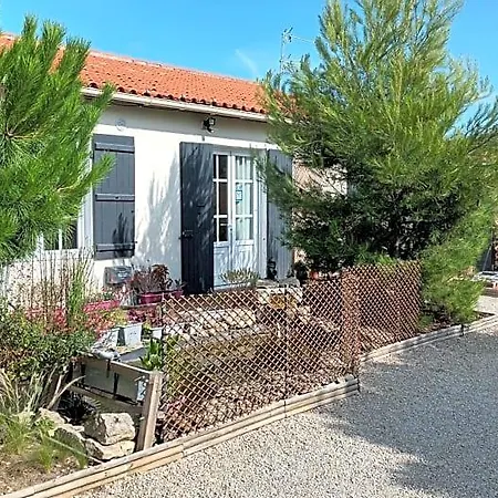 Le Clos Des Passiflores Nocleg ze śniadaniem 3*